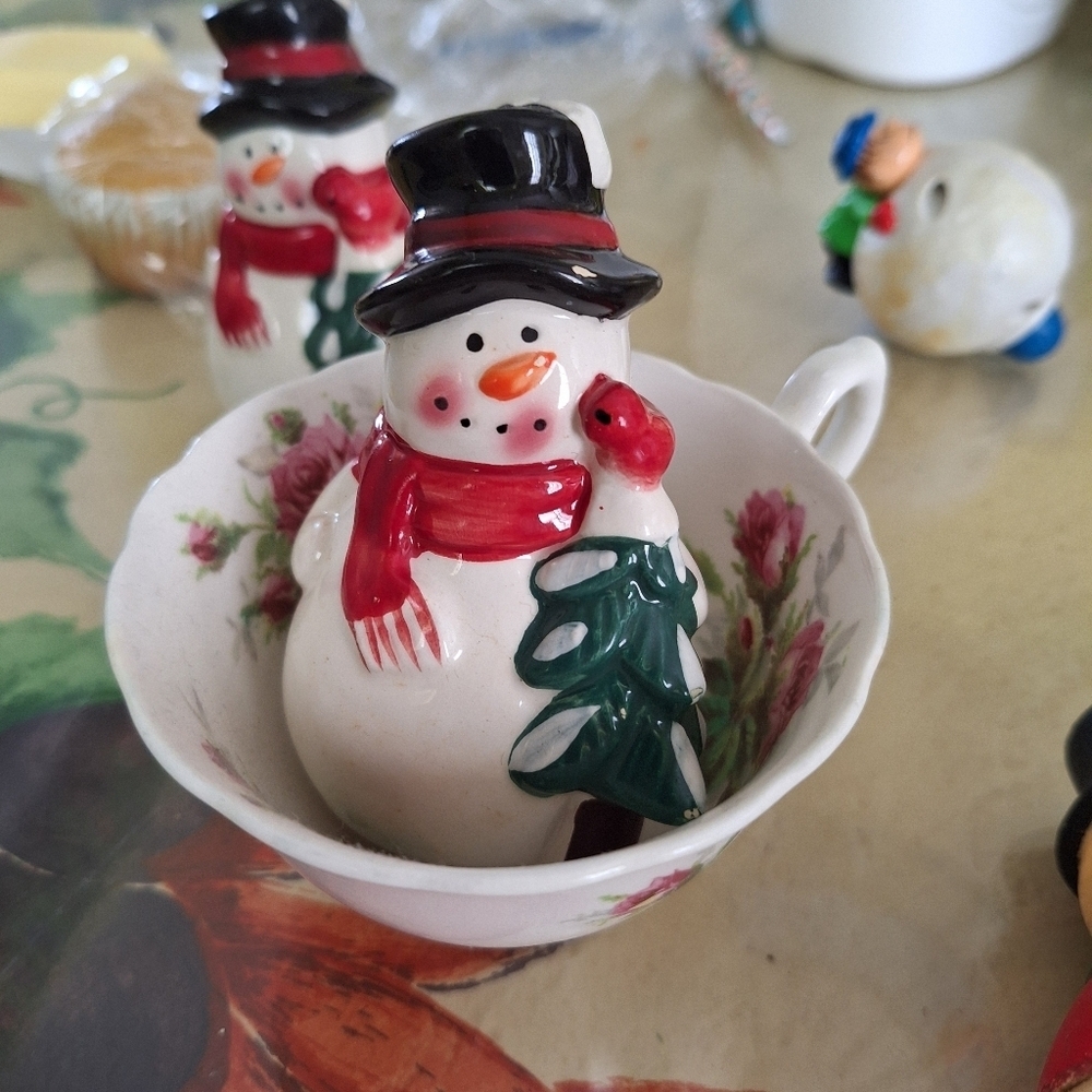 Vintage Red and Green Holiday Decor Snowmen - Picture 6 of 9